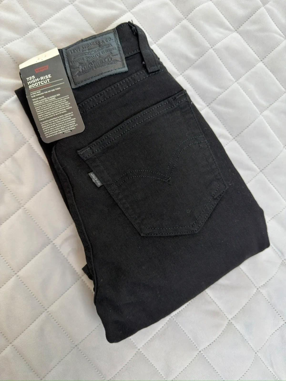 BNWT 725 Levi’s Black High Rise Bootcut XS